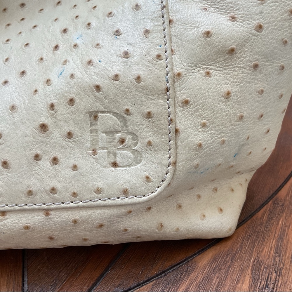 Dooney & Bourke ostrich leather sac handbag. - Picture 2 of 11